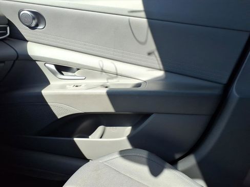 Used 2024 Hyundai Elantra SE image 25