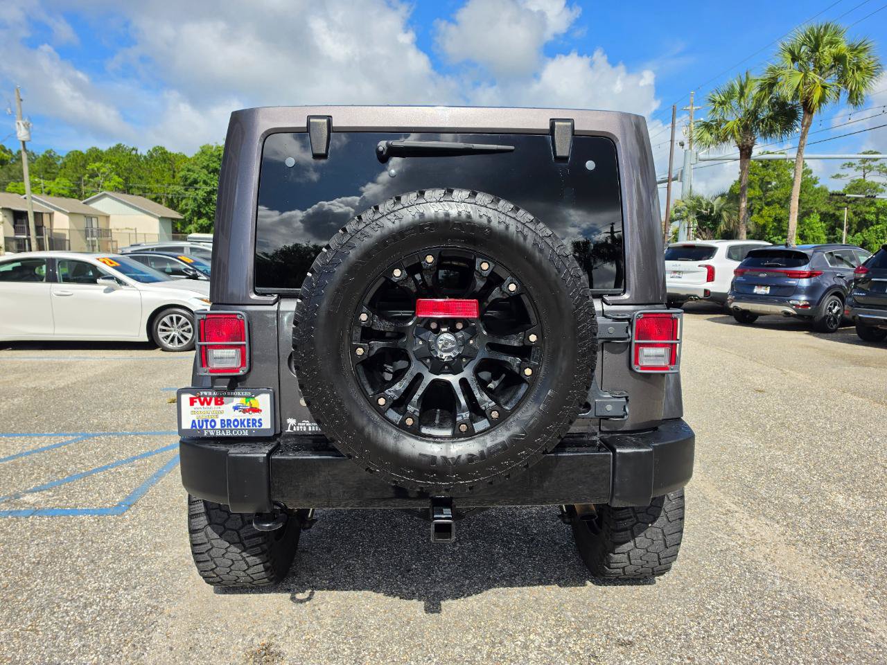 Used 2018 Jeep Wrangler Unlimited Sahara AWD/4WD image 4