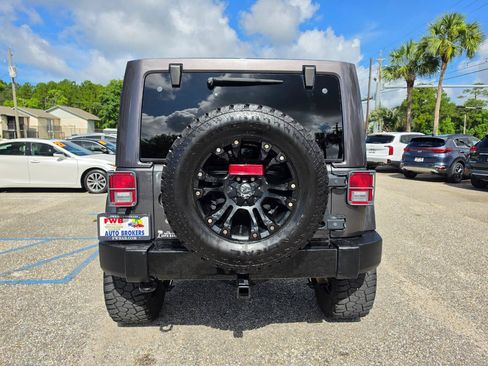 Used 2018 Jeep Wrangler Unlimited Sahara AWD/4WD image 4