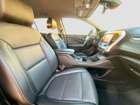 Used 2023 GMC Acadia SLT image 30