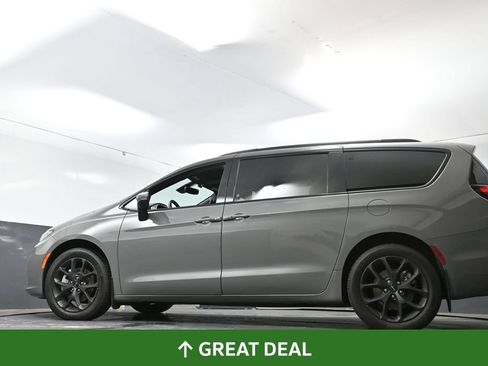 Used 2023 Chrysler Pacifica Touring-L w/ Uconnect Theater Family Group AWD/4WD image 32