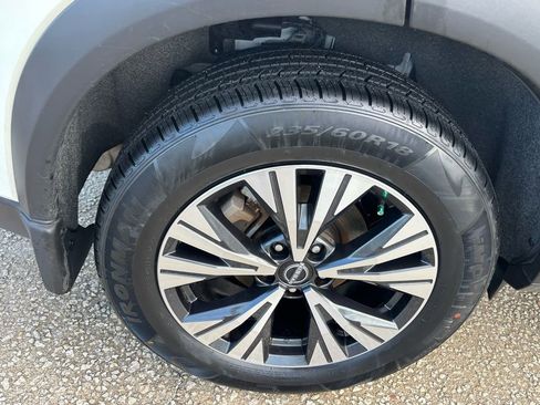 Used 2023 Nissan Rogue SV image 14