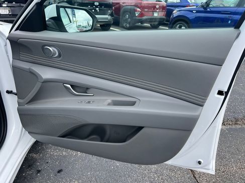 Certified 2025 Hyundai Elantra SEL FWD image 14