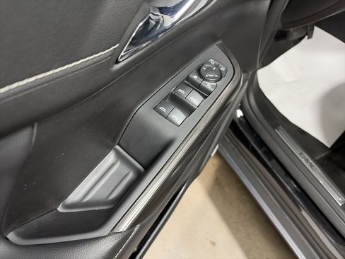 Used 2023 GMC Acadia SLT w/ Technology Package image 27