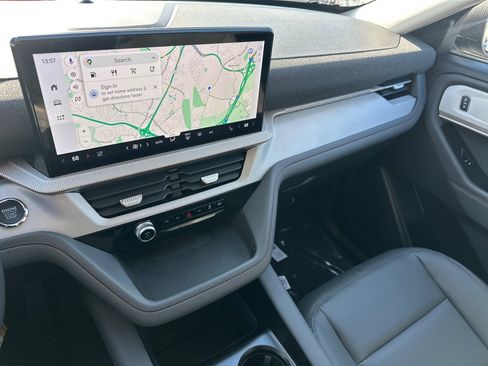 New 2026 Ford Explorer Active w/ Active Comfort Package image 24