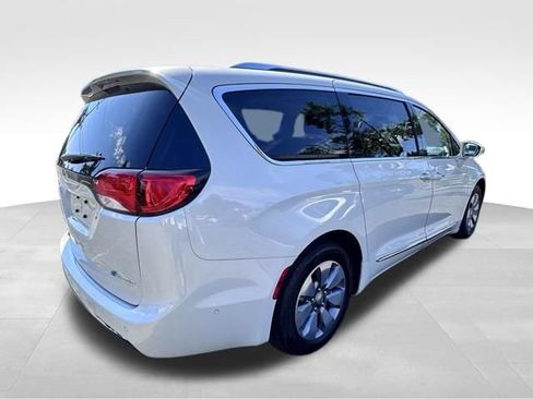 Used 2020 Chrysler Pacifica Limited w/ Advanced Safetytec Group FWD image 6