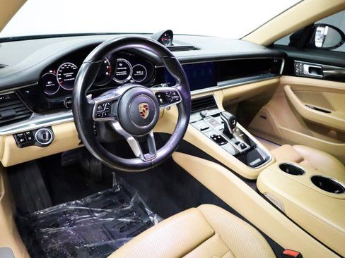 Used 2019 Porsche Panamera w/ Premium Package image 10