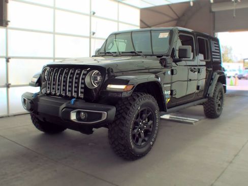 Certified 2022 Jeep Wrangler Unlimited Sahara w/ Cold Weather Group AWD/4WD image 1