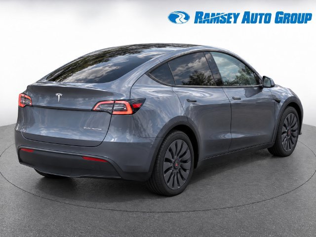Used 2023 Tesla Model Y Long Range AWD/4WD image 4
