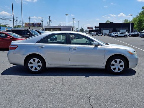 Used 2009 Toyota Camry FWD image 4