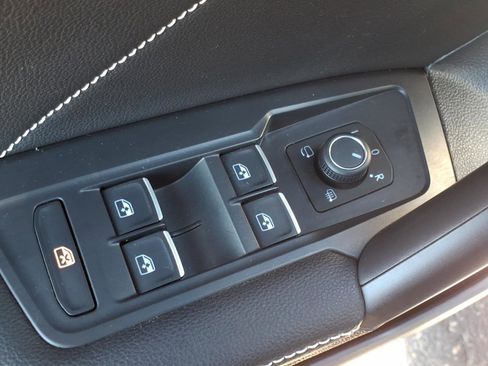 Certified 2023 Volkswagen Tiguan SEL R-Line image 17