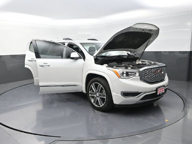 Used 2018 GMC Acadia Denali w/ Technology Package AWD/4WD image 38