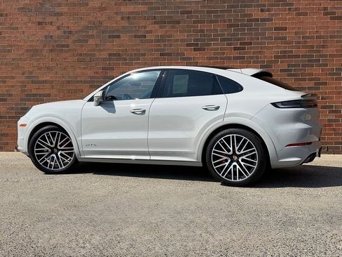 Certified 2025 Porsche Cayenne GTS image 3