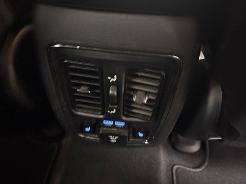 Used 2019 Jeep Grand Cherokee Limited w/ Luxury Group II AWD/4WD image 36