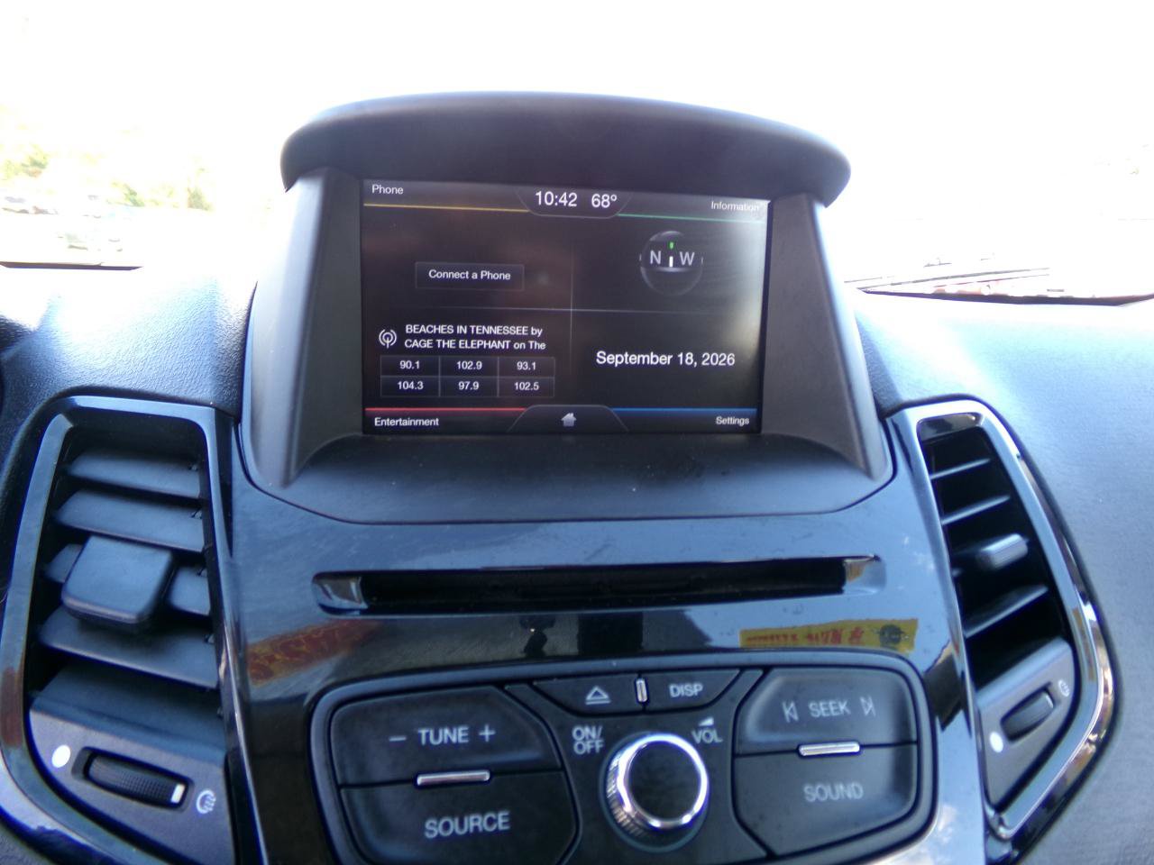 Used 2014 Ford Fiesta SE w/ Equipment Group 201B FWD image 13