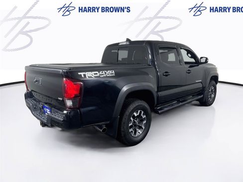 Used 2018 Toyota Tacoma TRD Off-Road AWD/4WD image 31