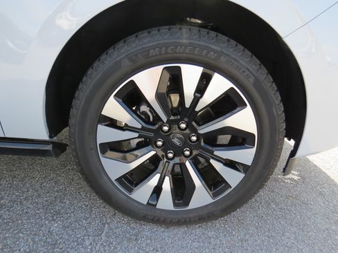 Used 2026 Ford Expedition Max Platinum w/ Driver's Package AWD/4WD image 10
