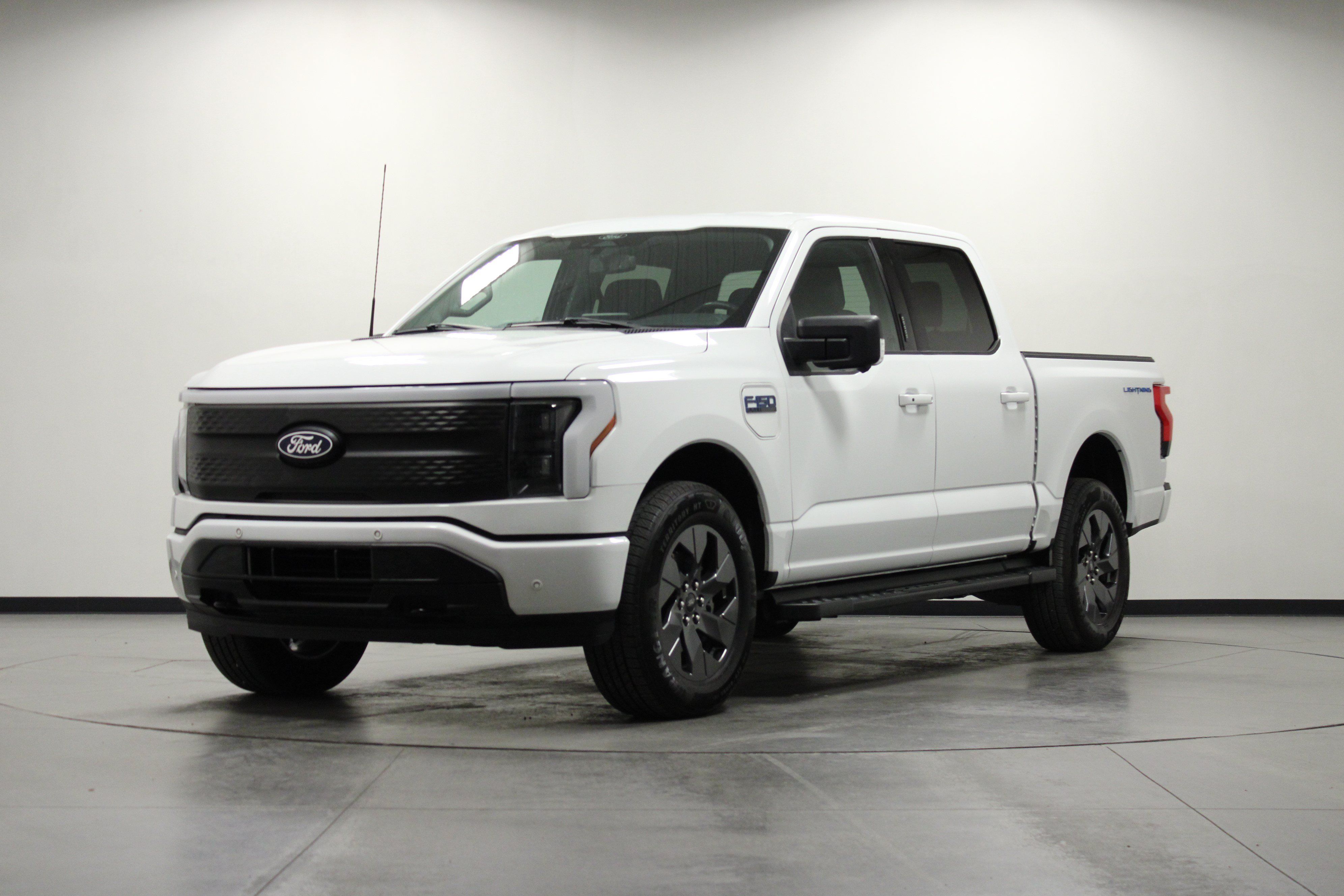 Used 2024 Ford F150 Lightning Flash AWD/4WD image 8