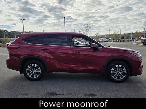Used 2021 Toyota Highlander XLE image 15