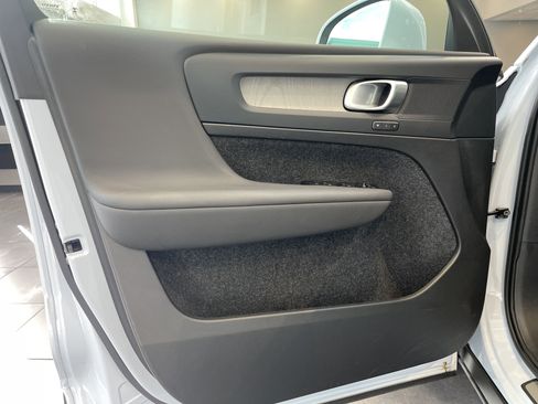 Used 2025 Volvo XC40 B5 Plus image 14