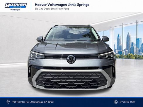 Used 2025 Volkswagen Taos SE w/ Panoramic Sunroof Package FWD image 30