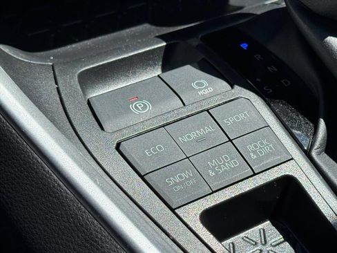 Used 2022 Toyota RAV4 XLE AWD/4WD image 20
