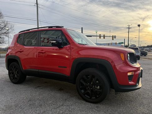 Used 2023 Jeep Renegade Altitude w/ Convenience Group I image 16