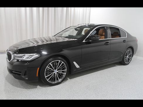 Used 2023 BMW 530i xDrive w/ Premium Package AWD/4WD image 3