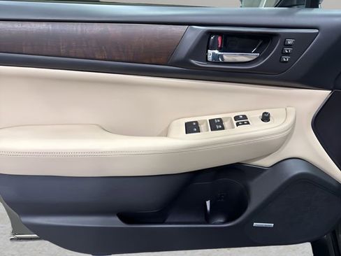 Used 2017 Subaru Outback 2.5i Limited image 9