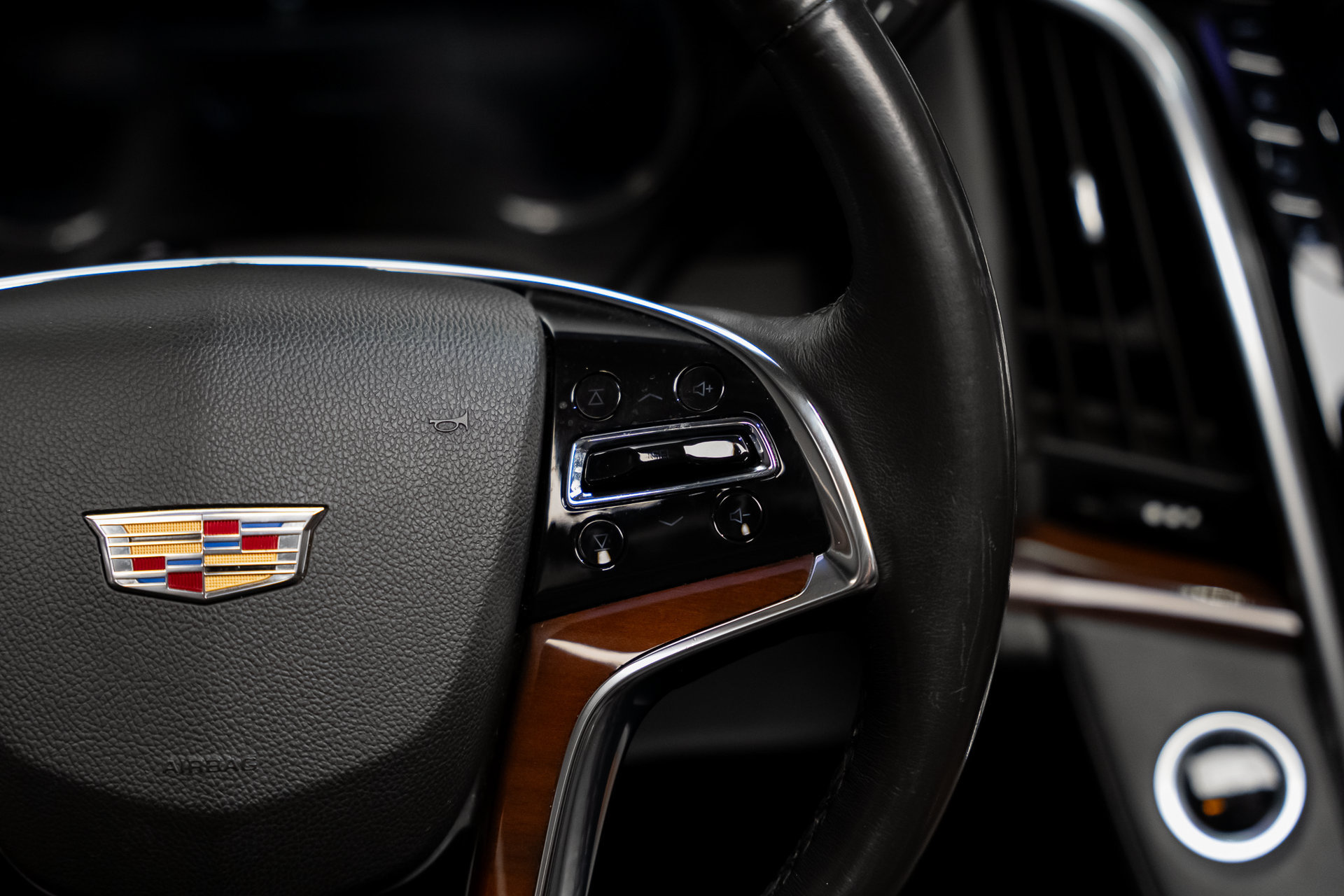 Used 2020 Cadillac Escalade Luxury RWD image 38