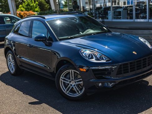 Used 2018 Porsche Macan w/ Premium Package Plus AWD/4WD image 2