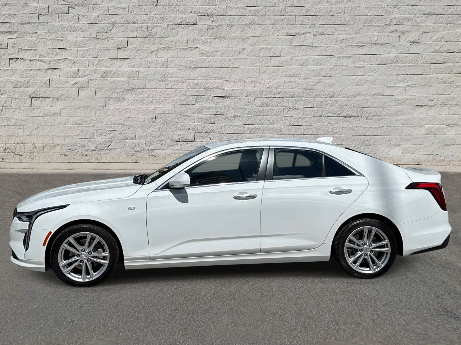 Used 2026 Cadillac CT4 Luxury RWD image 2