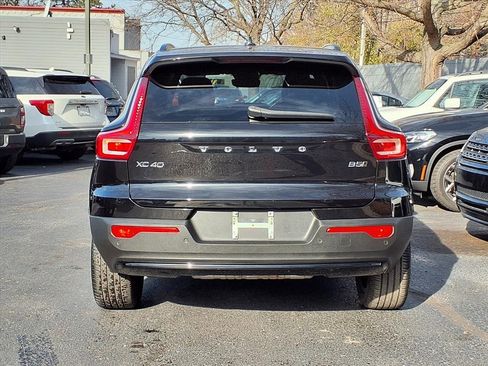 Used 2024 Volvo XC40 B5 Core image 19