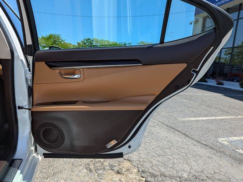 Used 2017 Lexus ES 350 w/ Premium Package FWD image 39