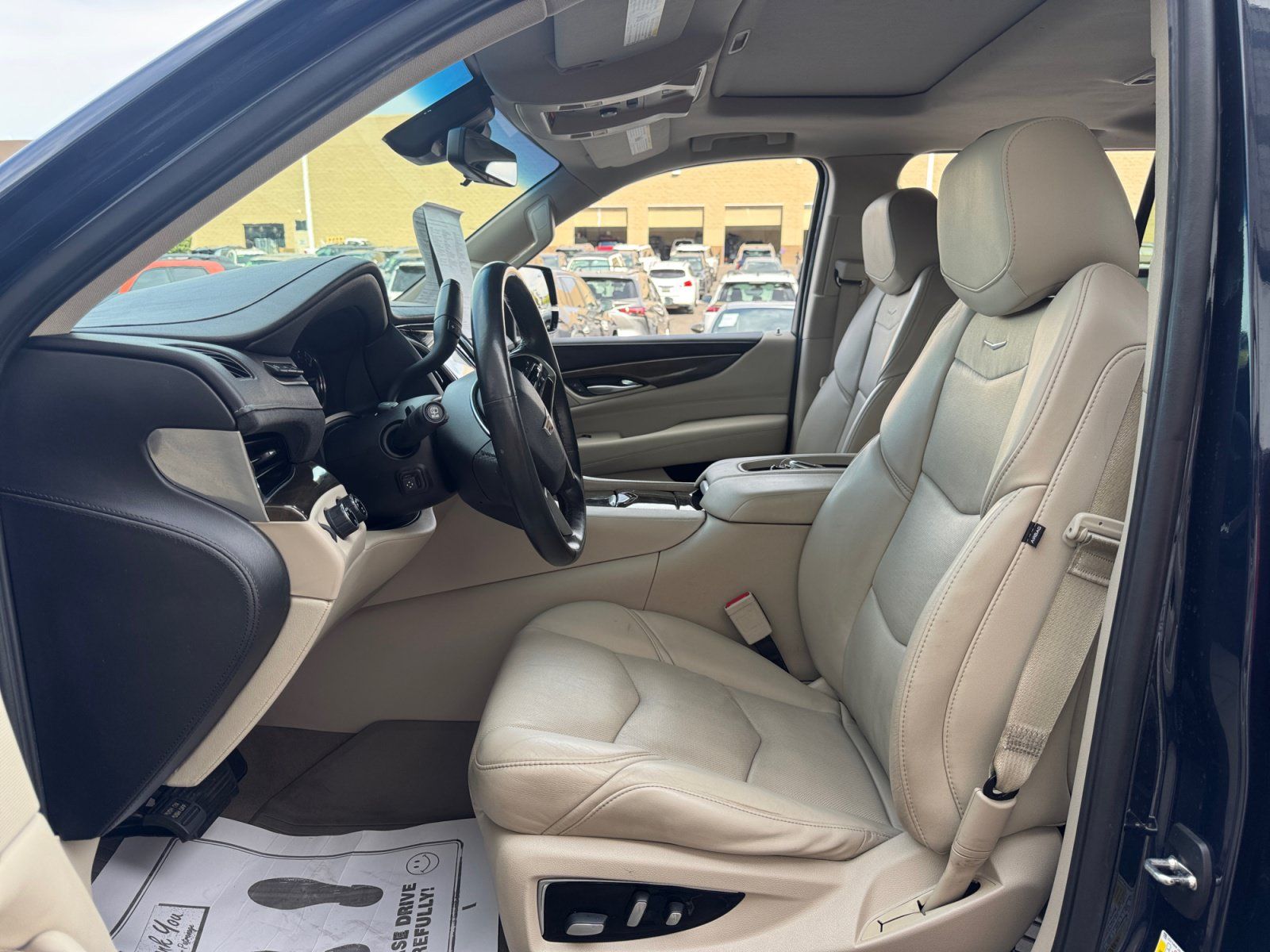 Used 2020 Cadillac Escalade ESV Luxury AWD/4WD image 14