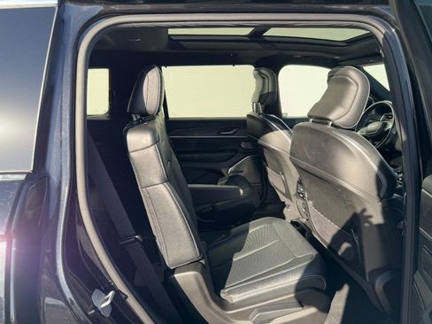 Used 2022 Jeep Grand Cherokee L Overland w/ Advanced Protech Group III image 10