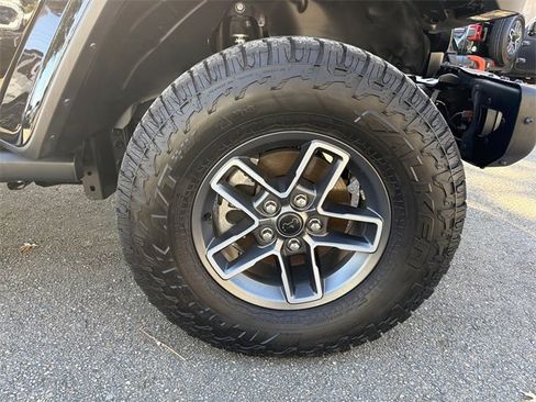 Used 2024 Jeep Gladiator Mojave image 14