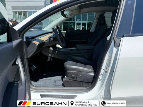 Used 2022 Tesla Model Y Long Range AWD/4WD image 9