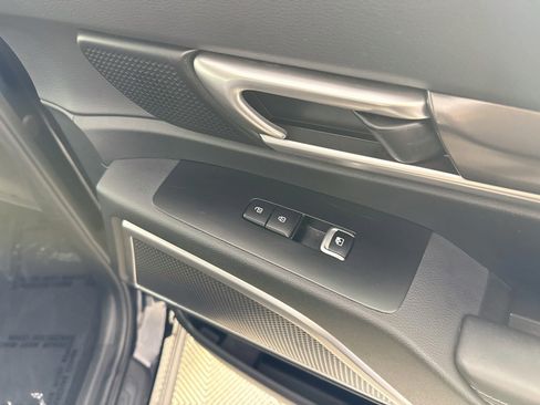 Used 2025 Kia Telluride S FWD image 31