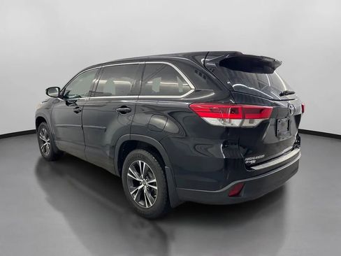 Used 2018 Toyota Highlander LE image 7