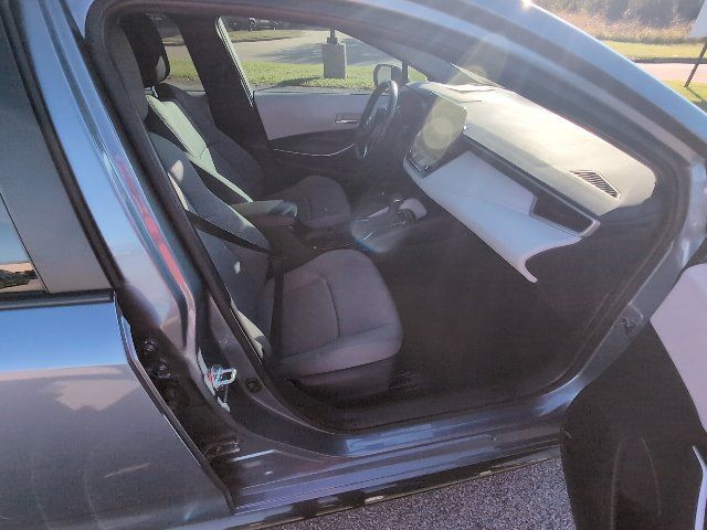 Used 2025 Toyota Corolla SE w/ Convenience Package FWD image 3