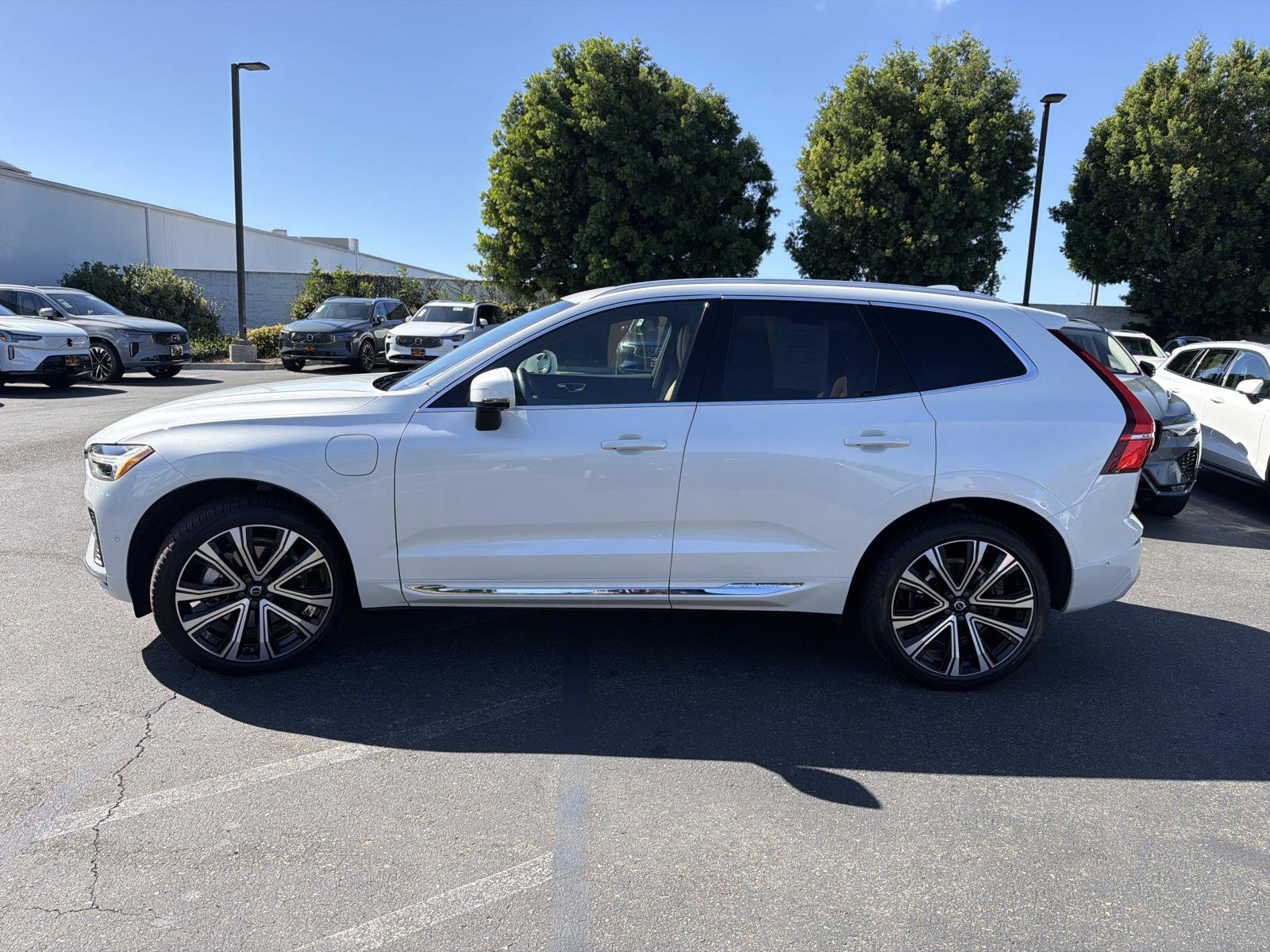 Certified 2023 Volvo XC60 T8 Ultimate w/ Climate Package AWD/4WD image 8