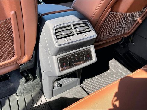 Used 2024 Audi Q8 e-tron Premium Plus image 18