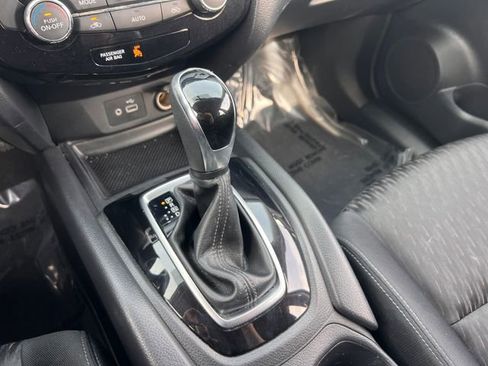 Used 2018 Nissan Rogue SV FWD image 25