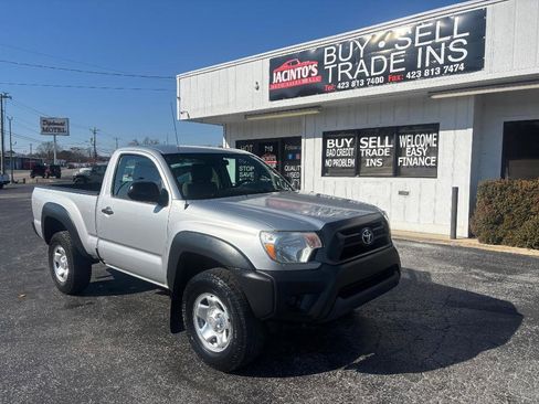Used 2012 Toyota Tacoma 4x4 Regular Cab image 3