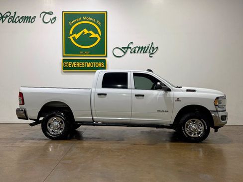 Used 2022 RAM 2500 Tradesman w/ Chrome Appearance Group AWD/4WD image 2