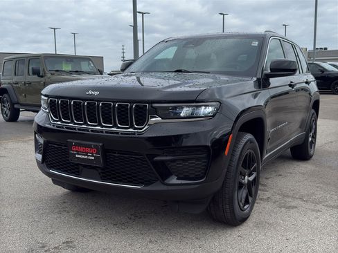 Used 2025 Jeep Grand Cherokee Laredo X w/ Luxury Tech Group I AWD/4WD image 2