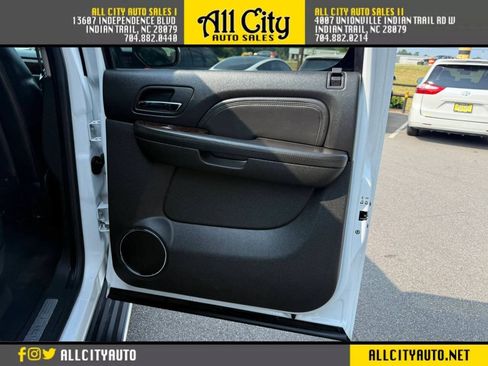 Used 2009 GMC Yukon XL Denali RWD image 12