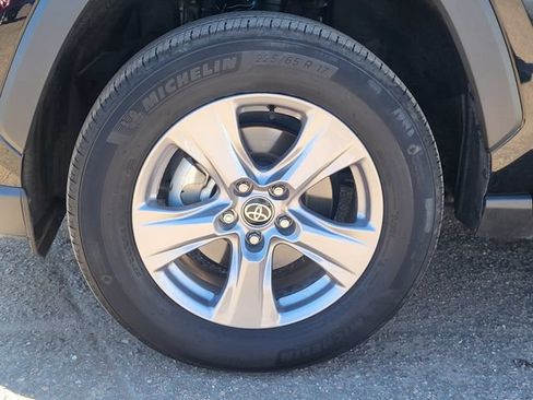 Used 2025 Toyota RAV4 XLE AWD/4WD image 10