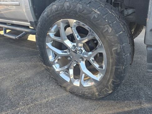 Used 2019 Chevrolet Silverado 1500 LT AWD/4WD image 3